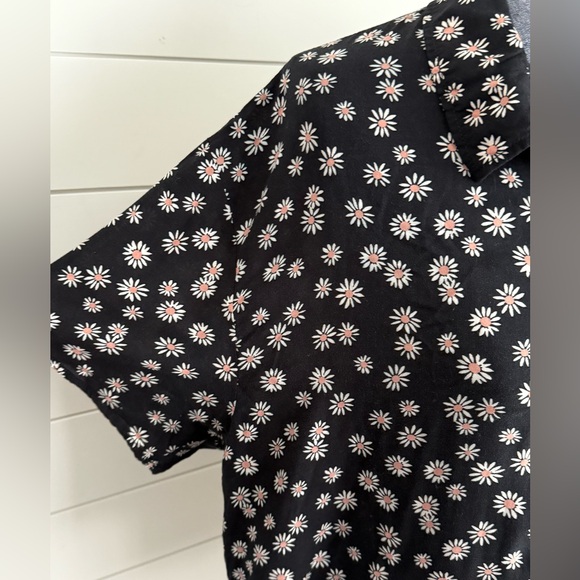 American Eagle Women Black Flower Button Up Shirt - Picture 5 of 10